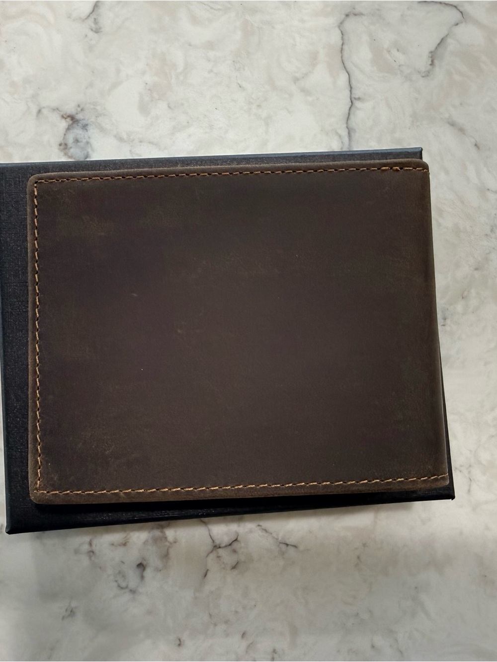 Classic Brown Leather Men's Bifold Wallet - Slim Everyday Carry